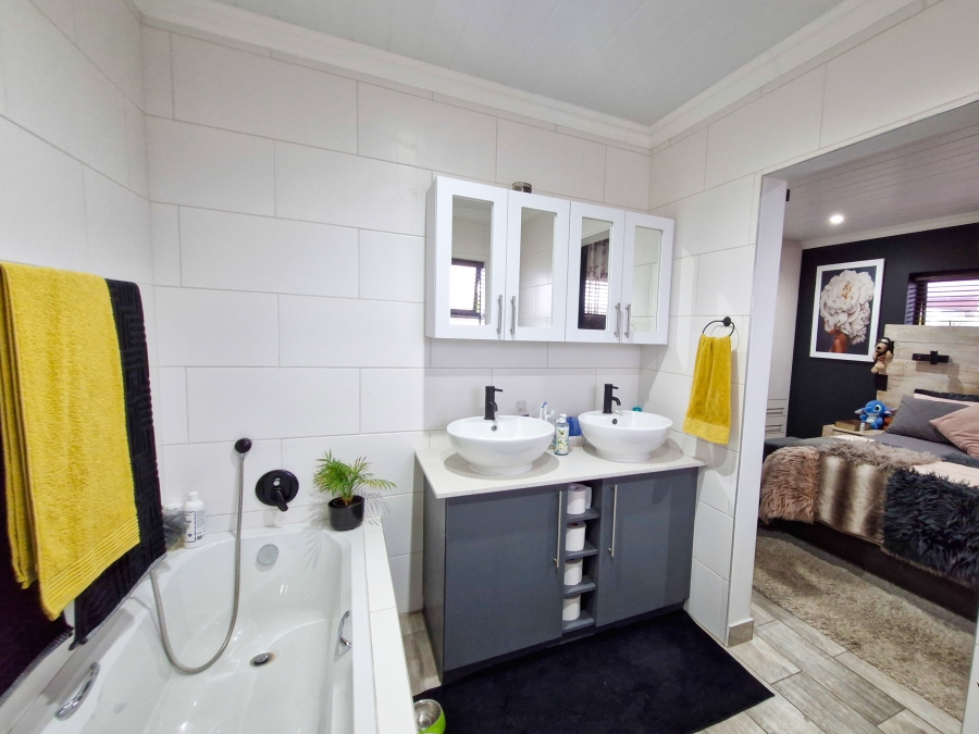 3 Bedroom Property for Sale in Tergniet Western Cape